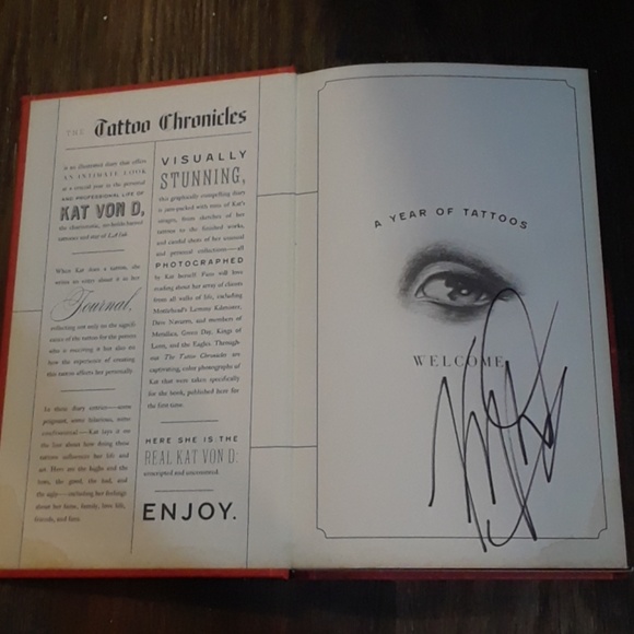 KVD autographed tattoo chronicles book - Picture 2 of 5